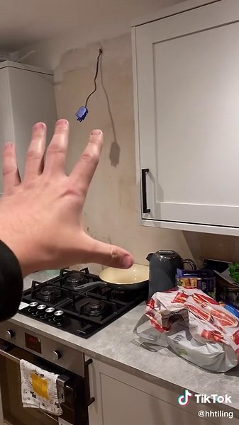 Kitchen tiling incoming, to finish it off 🙌🏽 #tile #tiling #kitchendesign #kitchen #kitchenreno #beforeandafter #part1 #tiletips #tiles #tilesetter