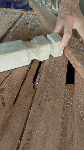 Tricks for making simple variations of table posts with a table saw machine, the results are okay👍 #trickcarpenter #diyprojects #giftideas #wood | Wilan Tara
