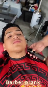 Funny things in the barber shop #prank #funny #makeyoulaugh #funnyvideos #usa🇺🇸 #tiktok #fblifestyletyle | UsFunniestvideo