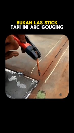 BUKAN LAS STICK !! 😡 INI NAMANYA ARC GOUGING #welder #welderindonesia🇮🇩 #akademiwelding #tukanglasindonesia #arcgouging #carbonarcgouging | Akademi Welding