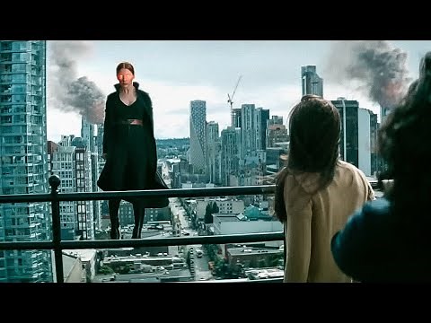 Superman & Lois 1x13 Leslie Larr attack. Lois is on TV. Fight scene.