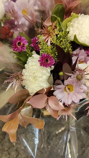 Magagandang bulaklak 😊 #everyone #flowers #follower #highlights #reelsviral #canada #thursday #jullytecag | Jully Tecag