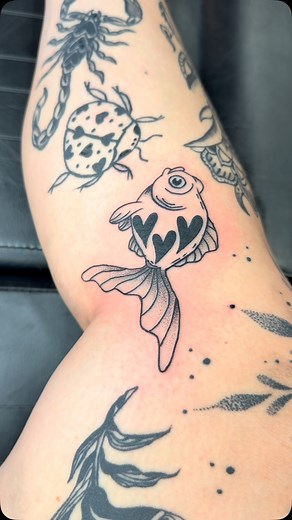 Slow Sunday means I tattoo myself!!🐠 I love seeing my progress on my leg can’t wait to see where I am in another year 🥹💞 | Stalenity Sappho