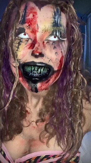 i used to play this song to scare kids at the busstop #fyp #clown #teeth #scary #sfx #contacts #horror #haunter