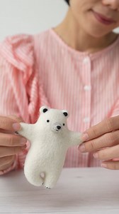 Our exclusive blend of carded wool from New Zealand offers a wide range of colors, all Oeko-Tex, GRS, and GOTS certified, making them environmentally friendly and safe for both adults and children. This makes the blend ideal for crafting toys intended for kids. Enter Yu-Ching Lin @happywoolfelt an artist and teacher of needle felting whose fresh, adorable style we adore. Yu-Ching was our guest last summer, and during her visit, she created some of her signature pieces. Today, we’re sharing her a