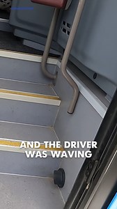 Hirtelen megáll egy busz és integet a Buszvezető, hogy szaladj oda gyorsan! Ilyenkor mindenre gondolsz, csak arra nem, hogy egy forró espresso kávét hozott neked a Pordoi Pass egyik kanyarjába. Csak, mert sejtette, hogy jól fog esni! Italia így szeretlek! Grazie mile! ❤️☕️ #curvafoto #kanyarfoto #dolomiti #italia #busdriver #kindness #hospitality #alps #pordoipass #trentino #trentinotrasporti | Kanyarfotó