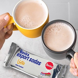 Tu coffee break sabe mejor cuando lo acompañas con tus Rovira Export Sodas Butter.😍☕¡Qué lo disfrutes! #MóntalaConRovira | Rovira