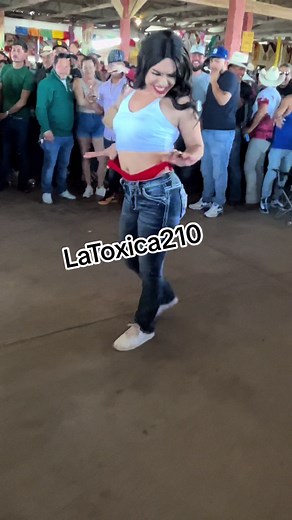 Concurso de tangas - Mujeres bailando en tanga