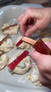 2.8K views · 31 reactions | Kysnuté koláče s rebarborou#recept- https://recepis.sk/2025/06/26/kysnute-moravske-kolace-s-rebarborou/#kolace #kysnute #pecenie #peceni | Recepis.sk | Facebook