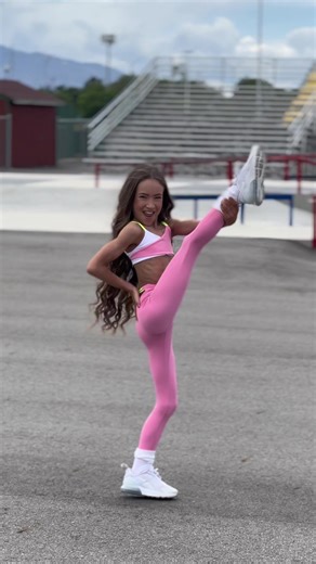 BEVERLY BRA AND VENICE LEGGING ARE LIVE 🩷 Grab yours before they're gone! #fyp #fivedancewear #dance #convention #foryoupage #fiveworld #beverlybra #venicelegging