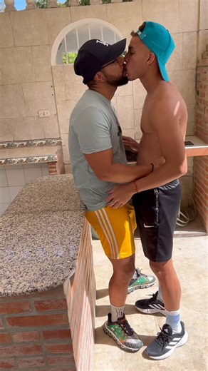 RT @losprimohot: Con este calor que hace me la paso follando con mi primo @miguelxXXmorbo por todos lados Puede Ver este video por onlyfa…