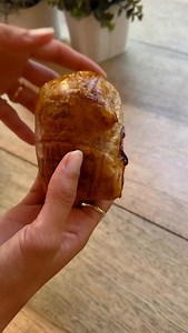 1ère du podium, évidemment : ce pain au chocolat que vous devriez tous déjà avoir du tester !!! 🤤🤤🤤 c’est une dinguerie et je suis trop heureuse que ce soit cette recette qui ait fait PT @gluten_libre 🤩 ( parce que clairement je RAFOLE des pains au chocolat 🍫 et ça me manque trop depuis que je ne peux plus manger de gluten !) Alors, est ce que de revoir cette recette ne serait pas l’occasion d’aller se faire un petit pain au choc maison ?? Hâte de vous lire 🫶🏻✨ #glutenlibre #foodlover #pa