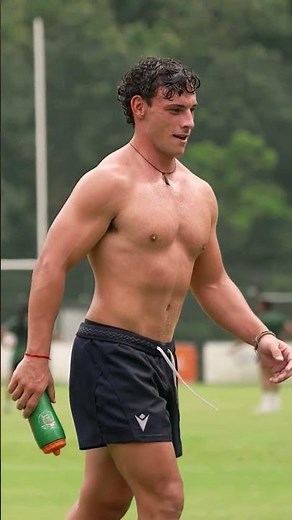 Muscle Hunks on the Field 艹场上的肌肉帅哥们