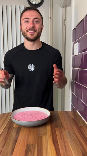 Quick Strawberry Frozen Yogurt 🍓 #quickrecipe #strawberry #frozenyogurt #lowcaloriesnacks | Meals with Max