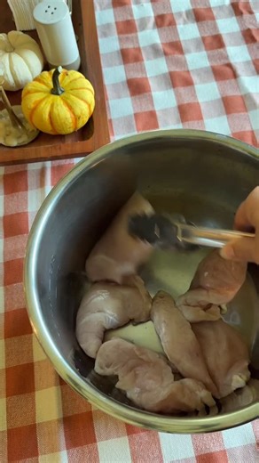 Dinner made simple 🌮✨ These Instant Pot Chicken Salsa Verde Tacos come together in under 30 minutes with just a handful of ingredients. Juicy, shredded chicken cooked in zesty salsa verde is perfect piled into warm tortillas and topped with your favorites—avocado, tomatoes, cilantro, cheese, or a squeeze of lime. Fresh, flavorful, and family-approved! 💚 Recipe: 2 lbs boneless chicken breast Jar of salsa verde 1 tsp cumin 1/2 tsp garlic powder 1/2 tsp onion powder Pinch of paprika Salt and pepp