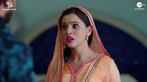 Ruhaan se apna asli chehra, kab tak chhipa paayegi Gazal? Dekhiye #chunautiyonkamahasaptah, #RabbSeHaiDua mein, har roz, raat 10 baje, sirf #ZeeTV par aur kahin bhi, kabhi bhi ZEE5 Shows par: https://zee5.onelink.me/RlQq/RabbSeHaiDua #GazalKiSazish #RSHDEpisodic #RichaRathore #saarviomana #AnkitRaizada | ZEE TV