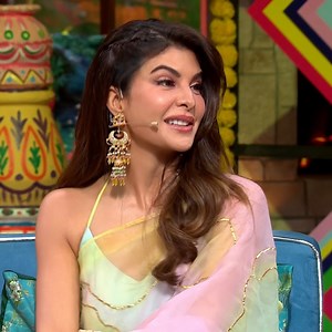 3.2M views · 84K reactions | Social media per kriti ko kon defend karta hai #bachchhanpaandey #Akshaykumar #Arshadwarsi #Kritisanon #Jacquelinefernandez #Pankajtripathi #Sanjaymishra #Abhimanyusingh #kapilsharma #drmashoorgulati #kapilsharmashownewepisode #kapilsharmacomedy #thegreatindiankapilshow #thekapilsharmashowfullepisodes #bbkivines #bestcomedy #comedyshow #kapilsharmashowfunnyepisode #thekapilsharmashowgulati #cr7 #markzingerburger #comedyvideo #urduflixindit | Urduflix | Facebook