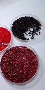 Brinco de miçanguinhas feito a mão com miçangas preto, vermelho e vinho. R$35,00. Aceitamos cartões e pix enviamos para todo Brasil 🇧🇷😉 . . . . . . . . . . . #artesanato #artesanal #compredequemfaz #emoreendedorismo #empreendedorismofeminino #feitocomamor #feitoamao #miçangas #micangas #beadsearring #beads #earringstyle #earrings #brincosdemiçangas #brincosgrandes #brincosdefranja #pequenosnegocios | Dsanbiju