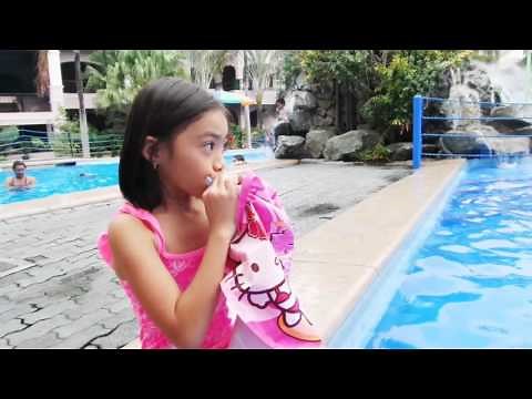 Me and My Hello Kitty swimming donut salbavida floater - Inflatable