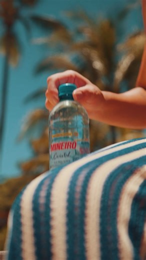 3K views · 22 reactions | ☀️ Onda de calor aproximando… eu logo com minha água Mineiro Cristal . #agua #mineiro #h2o #aguamineral #guaranámineiro #calor #ondadecalor #uberlândia #goiânia #brasilia #divinópolis #rioverde #belohorizonte #bh #mg #go #df | Guaraná Mineiro | Facebook