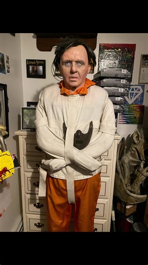 Restoring a 2008 Gemmy Animatronic Hannibal Lecter