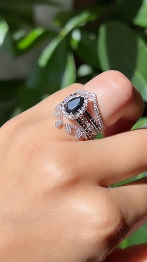 Prepare for a Halloween proposal like no other with our bewitching white gold bridal ring stack. Crafted for those who dare to be different, it includes a spellbinding chevron diamond band, mysterious black diamond pave bands, a captivating pear-cut black diamond halo ring and a graceful vintage style leaf band all in 14k white gold. Cast your love spell with these enchanting rings. 💍🎃✨ #lamoredesign #blackdiamondring #blackdiamondengagementring #blackdiamondrings #diamondring #diamondweddingr