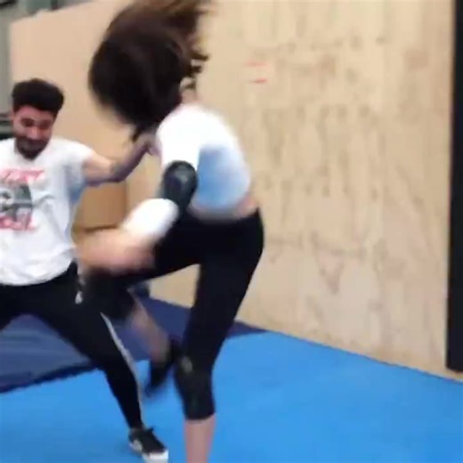 2.6K views · 12 reactions | Ana de Armas entrenando escenas de acción para #ballerina #anadearmas #johnwick #accion #cinema | Cinemas del Country | Facebook