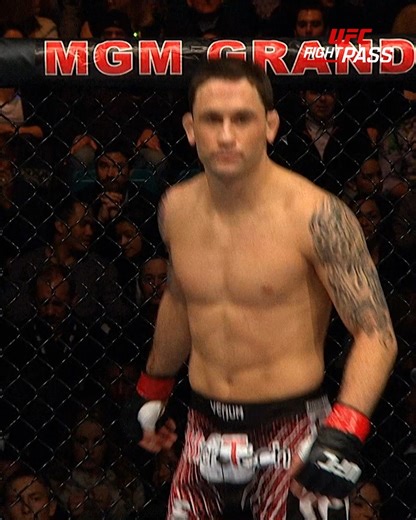 Icônico ex-campeão do peso-leve, Frankie Edgar entra para o Hall da Fama do UFC. Relembre a batalha contra Gray Maynard antes do evento. Acompanhe a cerimônia do Hall da Fama ao vivo nesta quinta-feira (17) a partir de 23h no UFC Fight Pass BR. | UFC