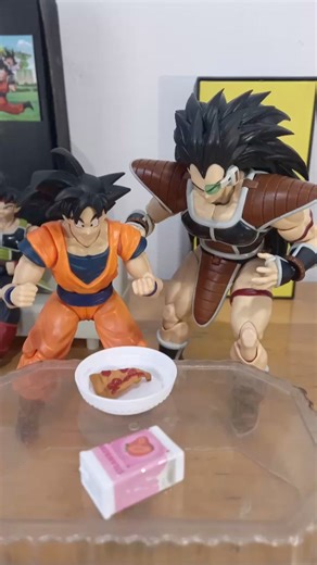 1.3M views · 10K reactions | Si Bardock resolviera conflictos entre Goku y Raditz #dragonball #stopmotion #sebastianghoxt #goku #viral #humor #parodia #Bardock #Raditz | Sebastián Ghoxt | Facebook