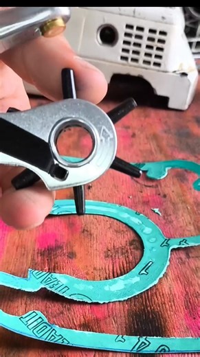 É bem facinho fazer juntas para motores. . . . #chainsaw #motor #stihl | Canal 2 Tempos