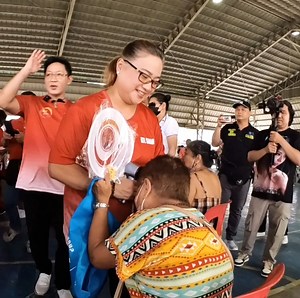 Kuya Curlee at Ate Sarah Discaya NAGBIGAY ng MEDICAL MISSION at HIWAGA PARES sa Brgy. Santolan Pasig City! Tuwang tuwa ang mga SENIOR CITIZENS St. Gerrard Construction General Contractor and Development Corporation | Balitam Pinas