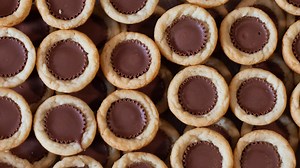 My Mom’s 5-Ingredient Peanut Butter Blossom Cookies Win Every Holiday Cookie Swap—Here's Her Secret