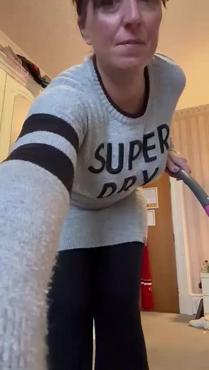 Divertido desafío de hula-hoop: ¡Sin ropa!