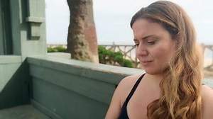 Zoom Out Woman Working On Laptop : vidéo de stock (100 % libre de droit) 1037319740 | Shutterstock