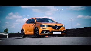 57K views · 334 reactions | Orice traseu ai alege în drumurile tale cu mașina, știi că te vor însoți și mesajele de la mama!  Credeai că pe circuit nu e la fel? Vezi cum decurge o cursă pentru Alex Filip, pilot de raliu, și cum Mum Button îi face viața mai ușoară! Înscrie-te în concurs până pe 5 iunie și unul dintre cele 200 de butoane poate fi al tău: https://bit.ly/2LNCWBT | Renault | Facebook