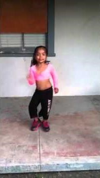 Niña Bonita bailando zumba