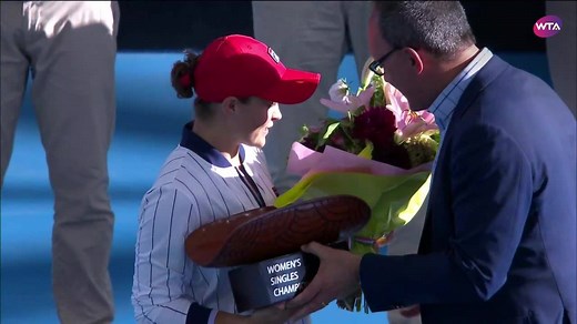 "Stay true to yourself...chase your dreams!" Ashleigh Barty gives an inspiring acceptance speech at Adelaide International! | WTA