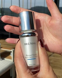 5.8K views · 101 reactions | Dr. C. Tuna Resurface Retinol Serum’un yapısını inceleyelim. Harika bir dipnot; esnek ve dolgun bir cilt görünümünü desteklerken, cilt tonunu da eşitlemeye yardımcı olur. #farmasiyleışılda | Farmasi | Facebook