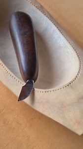Chip carving details on a little sycamore bowl. Soo many triangles. . . . #handcarved #chipcarving #handcrafted #handmade #maker #creativityfound #makersgonnamake #creative #creativity #sloyd #slowlife #slowliving #theartofslowliving #thenewwoodculture #selfemployedlife #selfemployed #spooncarver #spooncarving #supportsmallbusiness #salvagedwood #sustainability #woodenspoonaddiction #woodenspoon #woodworking | Phoenix Creations