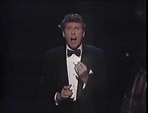 Michael Crawford surprises audience with impromptu Phantom appearance