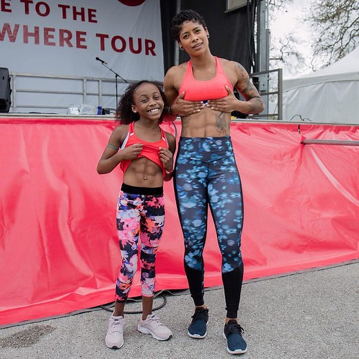 People are questioning this 10-year-old girl's 6-pack abs