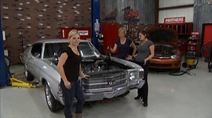 Las tres chicas de Las Mecánicas logran una excelencia en el progreso del Chevrolet Chevelle. Desde una nueva capa de pintura hasta una limpieza meticulosa y un cableado renovado, el cambio es asombroso_ _#LasMecánicas | Discovery Latinoamérica