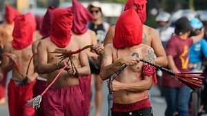 Gruesome moment Filipino Catholics whip & slash themselves for Easter ritual