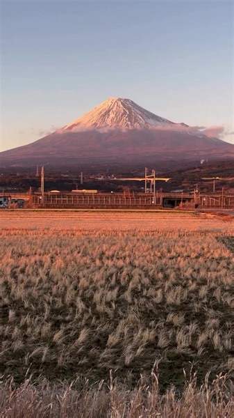 36K views · 283 reactions | The Iconic Mount Fuji ️ by @takashiokita  Original Sound #train #fuji #mountfuji #japan | Fubiz | Facebook