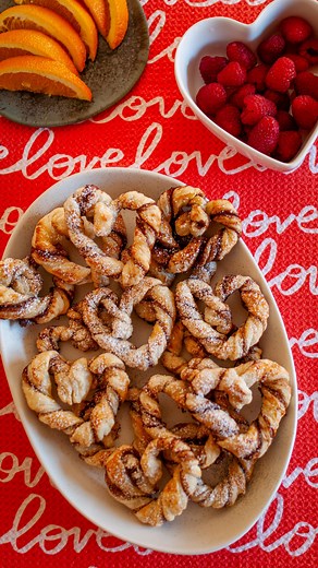 Sarah Reed | If you need a last minute Valentine’s or Galentine’s Day recipe, then this is for you! My six ingredient cinnamon roll love twists are so... | Instagram