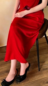Beautiful red silk dress | Pomelo flower