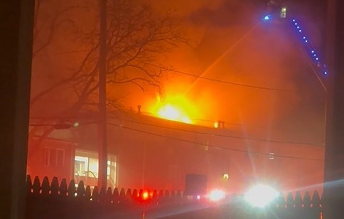 Multiple agencies battle fire at Jackson apartment complex