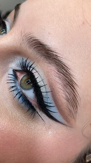 26 reactions · 18 comments | Feline makeup look Mua @reginainneverland Prodotti usati @biotherm @mariachiaragiacobbe skincare @dior @diorbeauty forever foundation @odenseyecosmetics Sulmona eyeshadow palette @cone.cosmetics black panther liner @clavier.it lashes Modella @elestefanelli #makeup #eyemakeup #closeup #eyecloseup #cutcrease #eyeliner @inbeautmag @sodaonmylips | ReginaInNeverland | Facebook