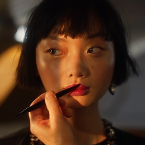 45K views · 3K reactions | Gold-flecked eye makeup with the STARLIGHT...