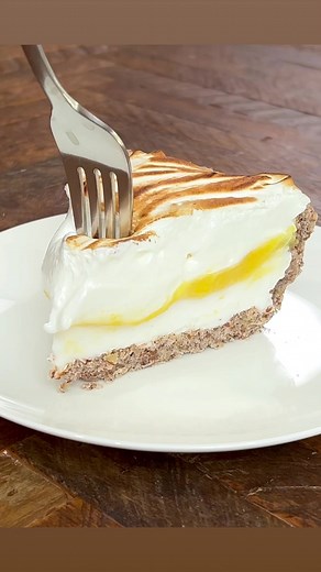 Lemon Lush Pie 🍋 The lemon layered dessert star ingredient is Javamelts French Vanilla Flavored Sugar. It’s a great way to take any dessert to the next level #lemonpie #lusciouslemon #pierecipe #lemon | The Salty Cooker